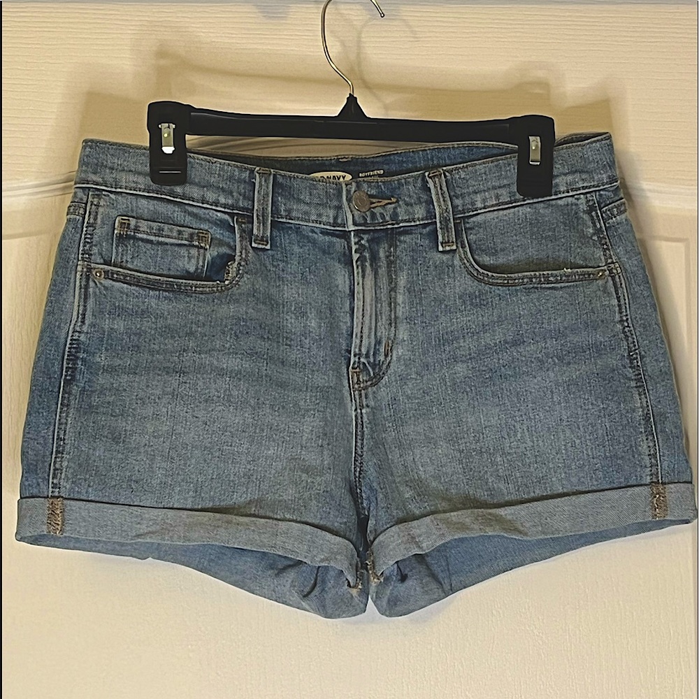 Old Navy Light Wash Mid-Rise Boyfriend Denim Shorts (Size 8)